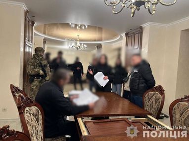 Причетним до переправлення призовників за кордон повідомили 45 підозр