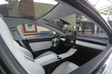 Tesla Model 3 станет первым в мире авто без приборов (фото)