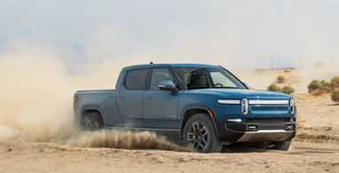 «Грузовик года 2022»: электропикап Rivian R1T получил неожиданное звание
