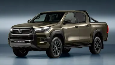 С дизелем и батареей для европейцев: пикап Toyota Hilux Hybrid показали официально