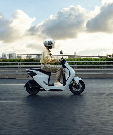 Honda випустила супердоступний електричний скутер (фото)