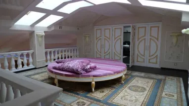 В Киеве продается квартира размером с торговый центр (фото)