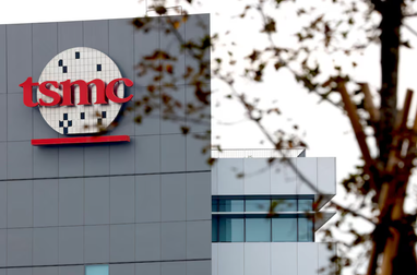 Найбільший у світі виробник чипів TSMC збудує у США ще один завод