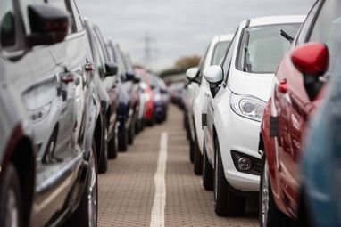 Кабмін пропонує Раді по-новому розмитнювати авто: деталі законопроєктів