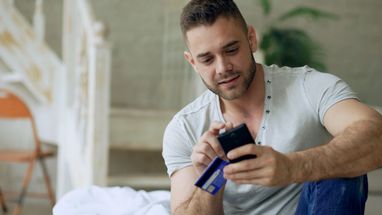 Как уничтожить старую кредитную карточку, источник фото: pexels.com