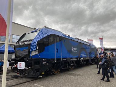 Китайская CRRC представила первый магистральный электровоз Bison для рынка ЕС