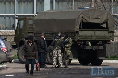 К сепаратистам в Славянске прибыло подкрепление "зеленых человечков" - с пулеметами, гранатометами и снайперскими винтовками Драгунова
