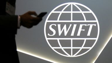 Єврокомісія хоче відключити 4 росбанки від SWIFT