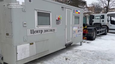 Французские пожарные передали украинским пограничникам уникальный автомобиль (фото)