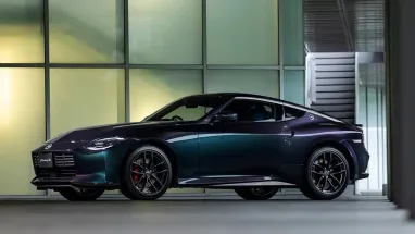 Nissan презентовал обновленное купе Z400 в эксклюзивном цвете (фото)