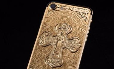 В России к Пасхе выпустили «православные» iPhone, покрытые чистым золотом