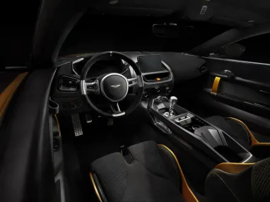 Aston Martin анонсировал новый суперкар Valiant