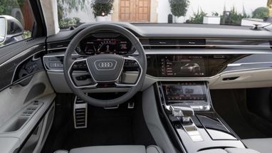 Audi представила новий седан S8 (фото)