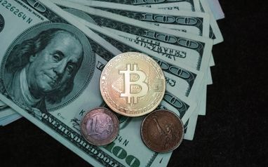 Биткоин и доллары