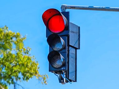 В Yasno розповіли, чому під час відключень світла вимикають і світлофори