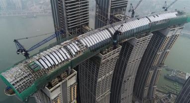 У Китаї побудували хмарочос, що "лежить" (фото)