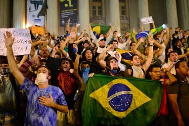 Масові протести в Бразилії: активісти влаштовують погроми і намагаються захопити мерію Сан-Паулу