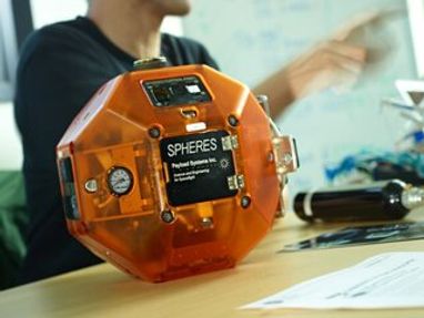 NASA відправить у космос 3D-смартфони Google