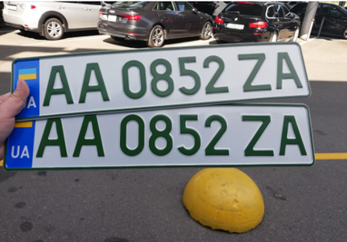 В Україні почали видавати «зелені» номери для електроавто (фото)