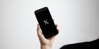 Чат-бот от Илона Маска стал доступен подписчикам X