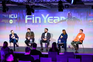 На фото (зліва-направо): Сергій Наумов (модератор), Євген Шуліка, Олег Спірін, Ірина Старомінська та Аркадій Шидер