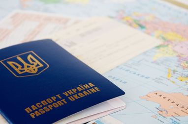 Як продовжити строк дії закордонного паспорта