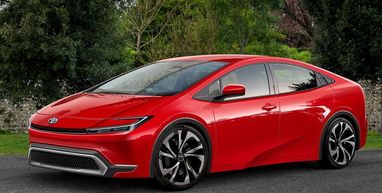Toyota готує дві нові гібридні моделі: зображення та подробиці