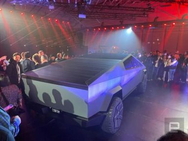 Tesla представила электрический пикап из будущего (фото, видео)