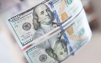 Україна зобов’язалася відпустити гривню. Коли це може статися