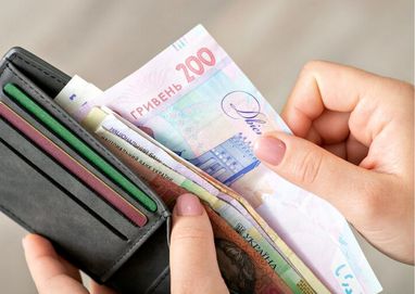 В каких отраслях самые высокие средние зарплаты и как они изменились во время войны