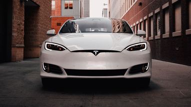 У Німеччині власникам Tesla заборонили в'їзд на деякі території: у чому причина