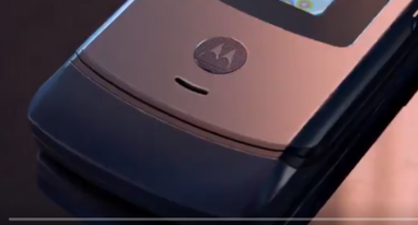 Культовая раскладушка вернулась: Motorola представила Razr 2019 (фото)