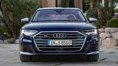 Audi представила новий седан S8 (фото)