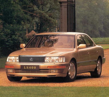 Lexus LS 1989 року став першою моделлю в історії марки