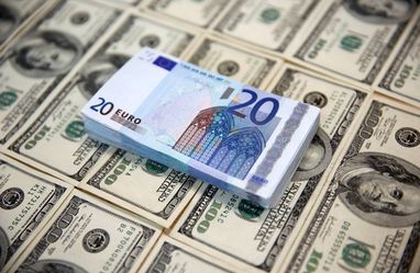 Курс долара знижується до основних валют: євро знову вище паритету —  Finance.ua