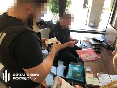 На Одещині викрили посадовців міграційної служби, які «заробляли» на іноземцях. У них знайшли майна на майже 150 млн грн
