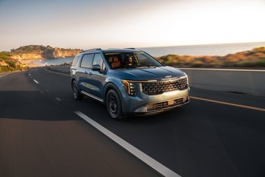 Kia представила обновленный минивэн Carnival (фото)