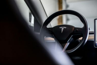 Салон електромобіля Tesla