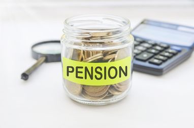 Що робити, якщо пенсія перестала надходити на банківську картку — пояснення ПФУ