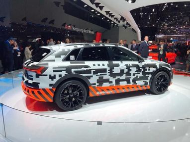 Audi показала новый электрический внедорожник E-Tron (фото)