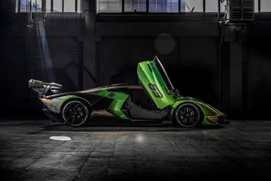 Lamborghini представила новый суперкар с мощнейшим двигателем (фото, видео)