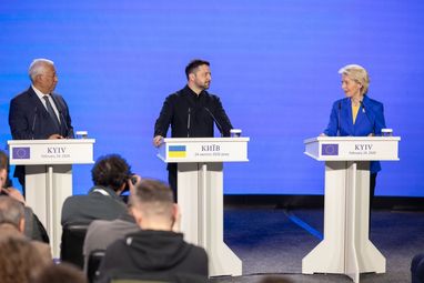 Президент Украины Владимир Зеленский на встрече с президентом Европейского совета Антониу Коштой и президентом Европейской комиссии Урсулой фон дер Ляен