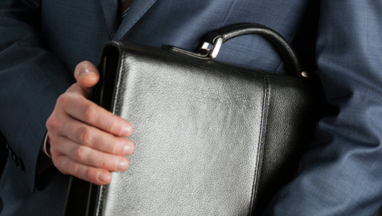 Более 27%: как росли зарплаты чиновников за год (инфографика)