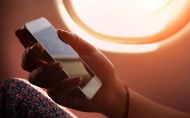В ЕС разрешат пассажирам свободно пользоваться 5G на борту самолета