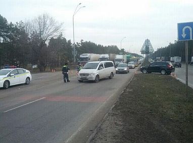 Подъезды к Киеву заблокированы, люди доезжают через леса (ФОТО)