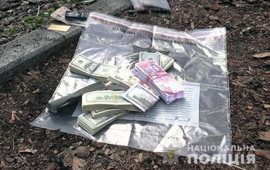 В центре Киева мошенники отбирали у людей валюту под видом пунктов обмена