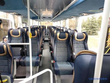 Черниговский завод выпустил автобус с солнечной батареей на крыше (фото)