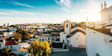 ТОП-8 мест для отдыха, где тепло в первый месяц осени (фото, инфографика)