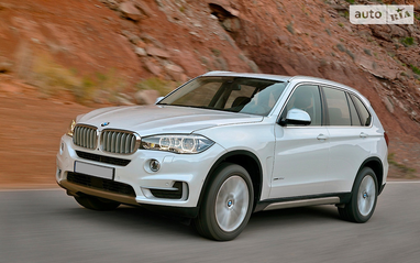 Які автомобілі дарували українці у 2023 році (інфографіка)