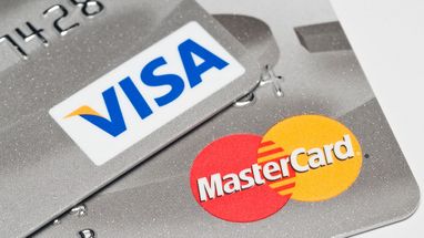 Visa та Mastercard повністю виходять з РФ та зупиняють транзакції